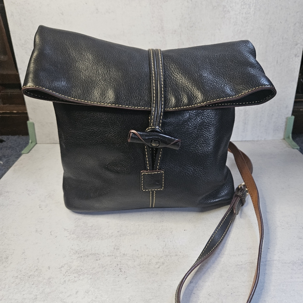 Pebble Grain Toggle Crossbody